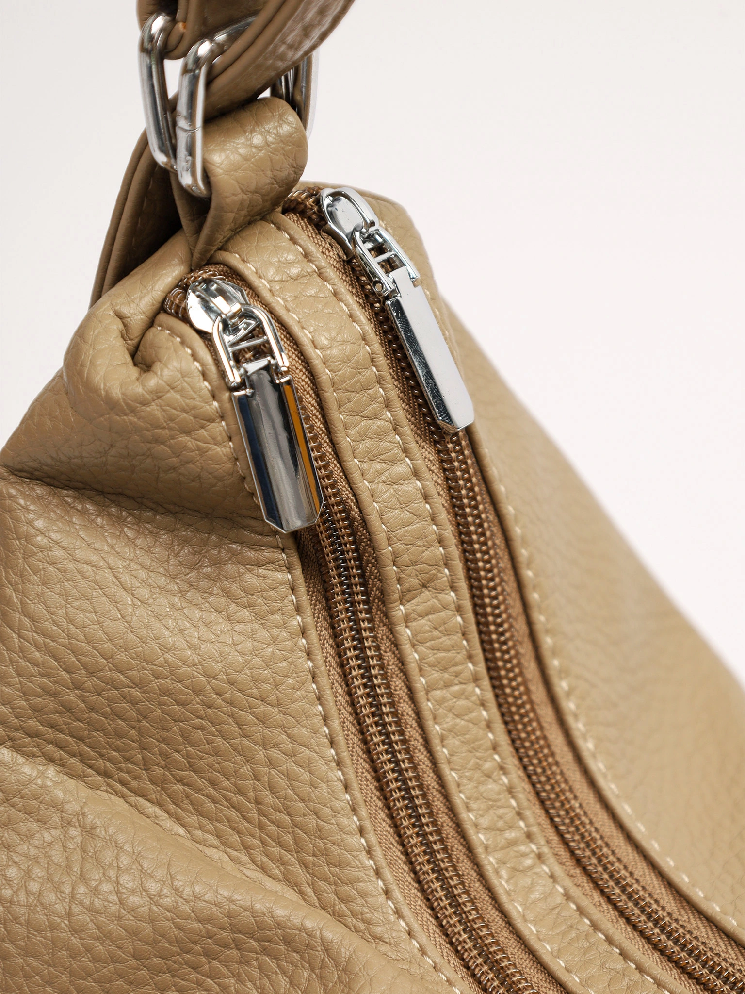 Сумка-шоппер с декоративными пуллерами в ассортименте